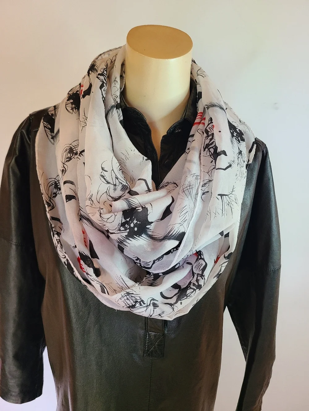 Vintage Style Marilyn Monroe Infinity Scarf Sheer Red Lip Graphic Print Retro